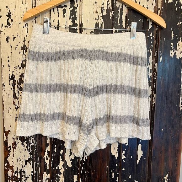 Le Ali’s Collection super soft knit sweater shorts. Size M. - Picture 1 of 7